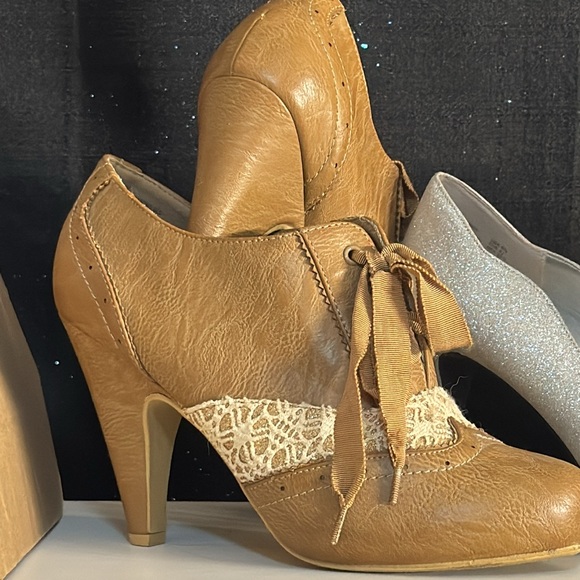 These heels are ....beautiful and fun to walk in.  Definitely a head turner. - Picture 2 of 7